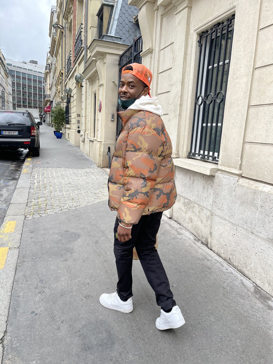 0x1seydou's tweet image. Web2 vs Web3 - am I doing this right? 
@Deadfellaz 🧟‍♂️🧡