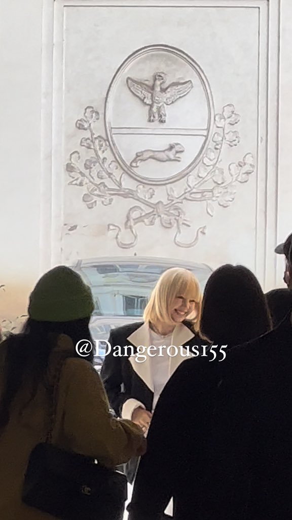 Dangerous155's tweet photo. LISA AT BULGARI!!! #LisaRomana #Lisa https://t.co/gpUFd9NGfb