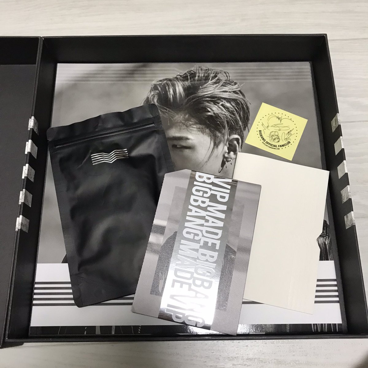 postvip06's tweet photo. ⭐️ 빅뱅 공식 팬클럽 VIP 5기 키트

일괄 5,000원 (택배비 별도)

구성: 노트 메시지카드 면마스크 투명원형스티커 정방형포스터

빅뱅 지드래곤 지디 권지용 지용 탑 최승현 태양 동영배 영배 강대성 대성 승리 굿즈 거래 양도 bigbang gd gdragon top taeyang daesung seungri VI photocard https://t.co/VXKZEnRaC2