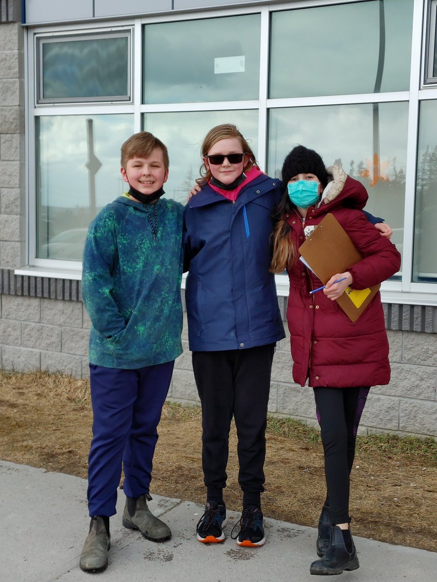 MmeCBarnes's tweet photo. 6C having a great time doing the #DartOutdoors scavenger hunt yesterday! @schoolsportsnl  @JuniperRidgeNL https://t.co/jlqpaGfHEr