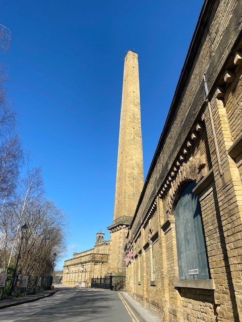 AmpliusLiving's tweet photo. This week, @GrandUnionHG's @annie_slinn, Marcus and @chloe_jt_ joined housing professionals from across the UK & Ireland at the impressive @SaltsMill, Bradford.
They're enrolled on the @GEM_Housing Programme, for talented individuals wanting to shape the future of housing. (1/2) https://t.co/gJt2eYgUnr