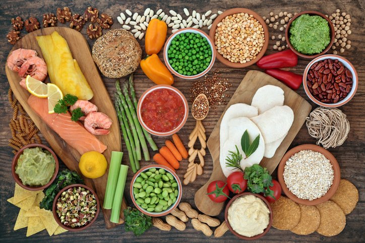 La mala alimentación supone un riesgo para tu salud cardiovascular. ¿Qué deberíamos comer para proteger nuestro corazón? Te lo contamos: fundaciondelcorazon.com/prevencion/rie…