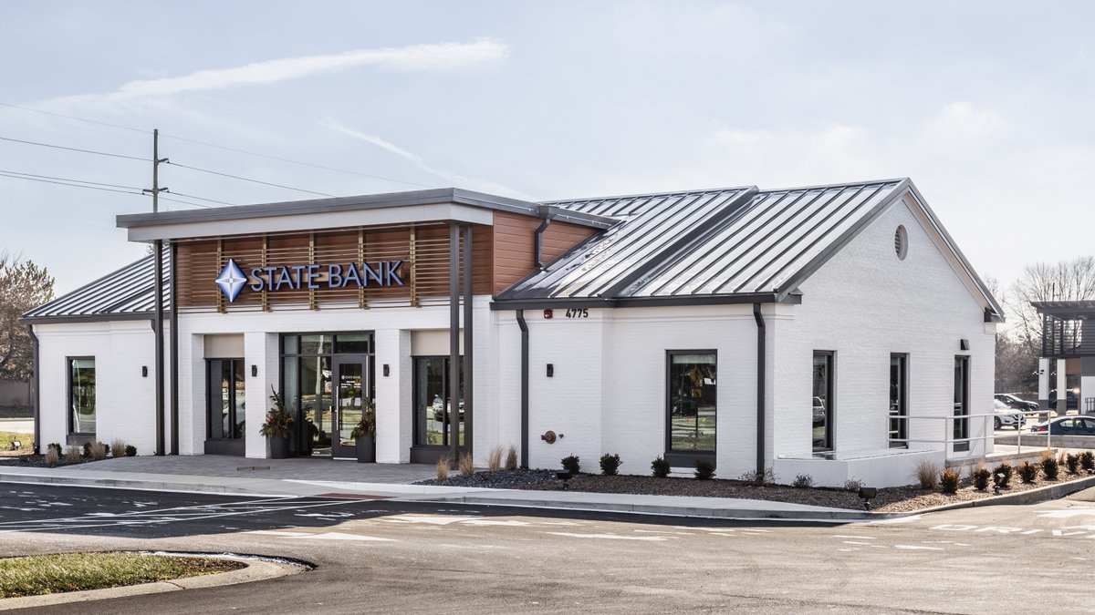 MeyerNajem's tweet photo. The Special Projects Division recently finalized a complete remodel of State Bank's Carmel location. This project included a full gut and rehab of their existing building into a more modern space. https://t.co/jcf9Uo7MOK
#MNC #StrengthInCommunity #CompleteRemodel #MakeItModern https://t.co/QBVluUlXbb