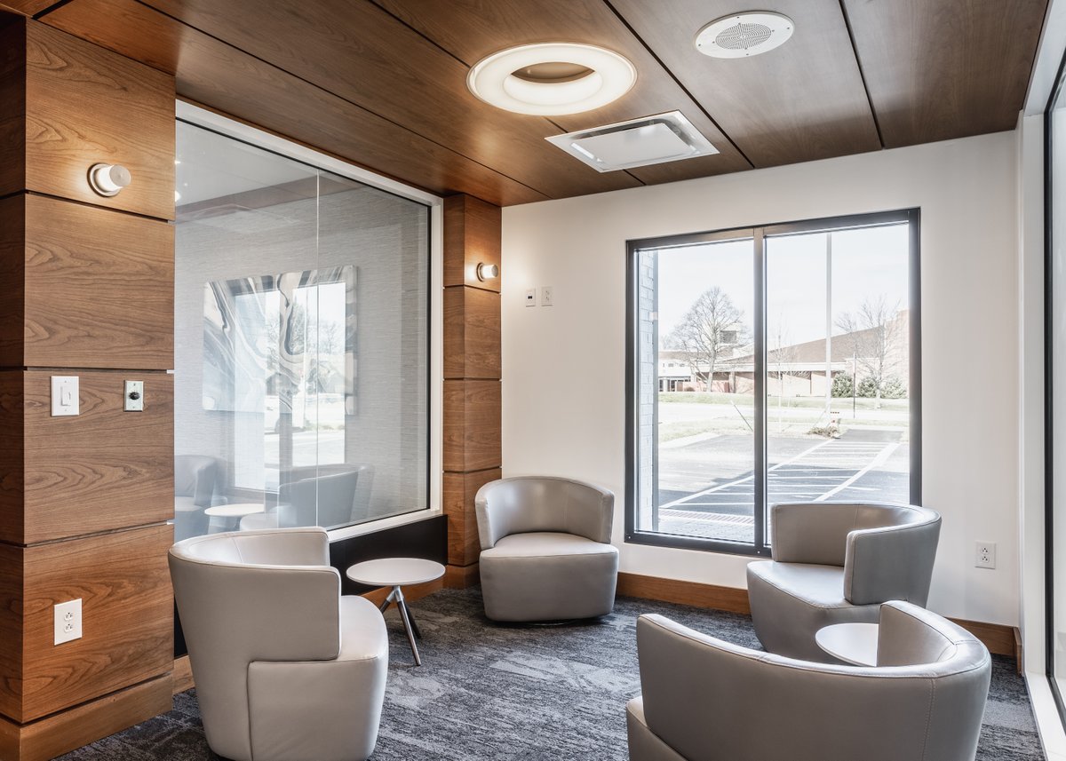 MeyerNajem's tweet photo. The Special Projects Division recently finalized a complete remodel of State Bank's Carmel location. This project included a full gut and rehab of their existing building into a more modern space. https://t.co/jcf9Uo7MOK
#MNC #StrengthInCommunity #CompleteRemodel #MakeItModern https://t.co/QBVluUlXbb