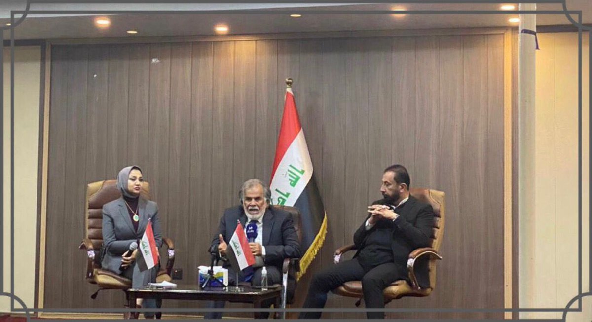 dramaralazawe's tweet photo. تكريمنا لفنانِ الشعب الفنان جواد الشكرجي ، بدرعِ الابداعِ والتميزِ (درع اليرموك)  بامسيةٍ  بغداديةٍ متميزة وسط حضورٍ نخبوي . https://t.co/8HtsJnhvUv