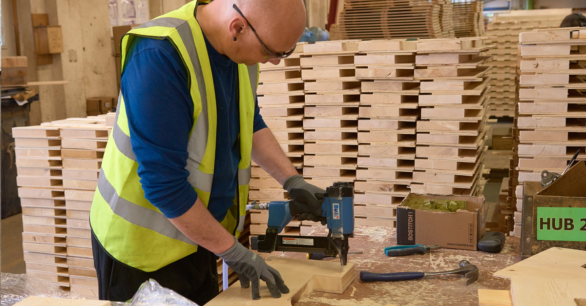 ChilfenTP's tweet image. In need of #timberpackaging solutions? Our product range includes:
- #Plywood and #Timber Products
- Removal and Storage #Containers
- Specialised #Pallets
- Additional Protection and Security

Get in touch today: chilfentimberpackaging.co.uk/our-products/
