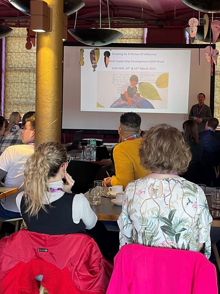 AmpliusLiving's tweet photo. In this week's #GEMshack, colleagues @annie_slinn, Marcus and @chloe_jt_ learned to find their voices and grow both personally and professionally, while networking with other housing professionals.
#GEMProgramme #GEMs #ukhousing
(2/2) https://t.co/vcdq05cXZo