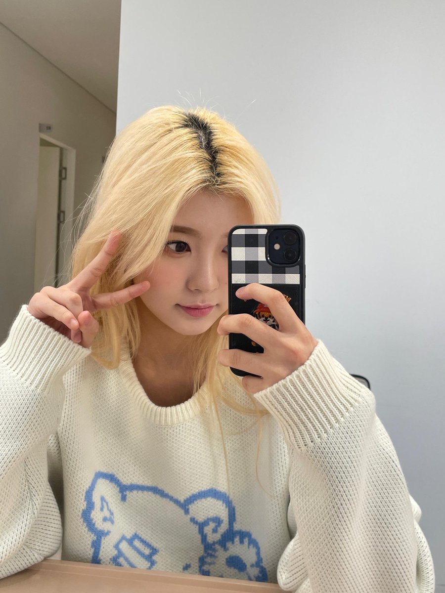 picskdayeon's tweet photo. https://t.co/fFsPu9fXoF