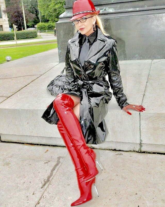 Stiefellecker12's tweet photo. High-class fetish with Heike and Vanessa😍😍 https://t.co/0cc3iw3iwT