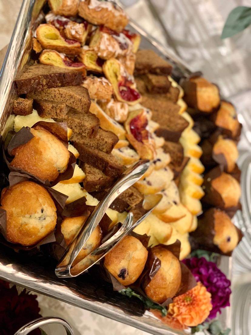 SixStarEvents's tweet photo. A sweet treat platter is ALWAYS a hit! 
#sweettreat #wednesday #WednesdayWisdom  #wednesdayvibes  #eventprofs #Event #catering #foodie #caterer #cateringlife #cateringservice #smallbusiness #smallbusinesssupport #smallbusinessowner #supportlocal #picoftheday #photooftheday https://t.co/NsRuI3zvbW