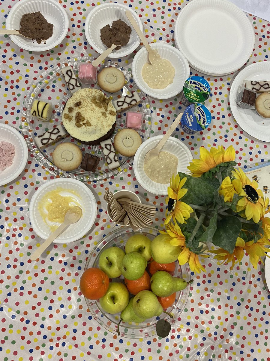 Our dysphagia friendly #globalteaparty is under way here on <a href="/Ward31MRI/">Stroke Unit, MRI</a> ☕️ 🍰 #SwallowAware2022 #NHWeek <a href="/MriSlt/">SLT MRI Adult Team</a> <a href="/MFT_CSS/">MFT_CSS</a> <a href="/leanne_nich/">Leanne Nicholson</a>