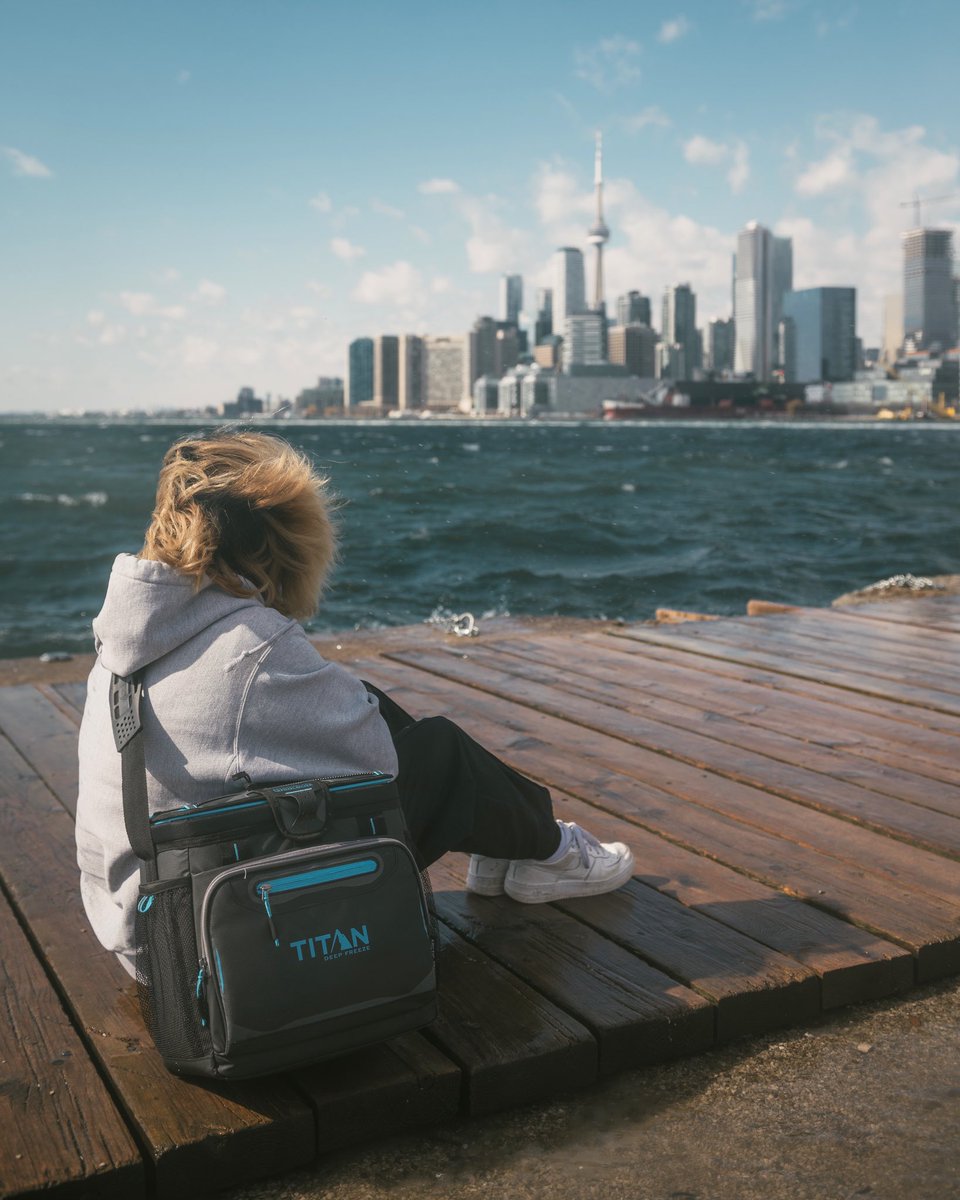 Ohhhhh 🇨🇦! 
Our Titan Deep Freeze 16 Can Zipperless Cooler is officially available at Costco. Get your hands on this cooler before it's gone! 👀 

Shop here bit.ly/35VW1kd or visit your local Costco location.

#ArcticZone #Canada #Costco #CostcoCanada #Cooler
