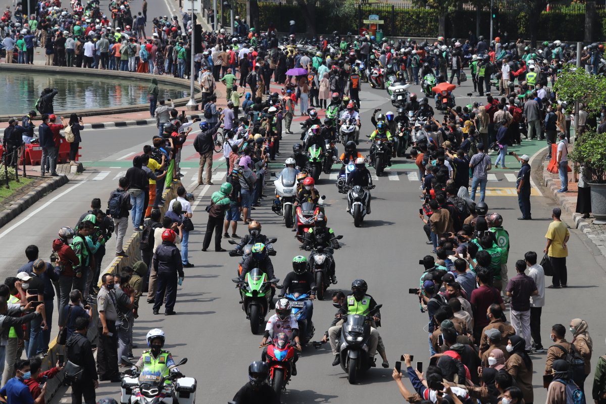 SinhaVikram's tweet photo. Feeling the excitement of MotoGP Mandalika as the parade in Jakarta passed our head office. IOH network and services are ready to support the event! https://t.co/SkftB58O9P