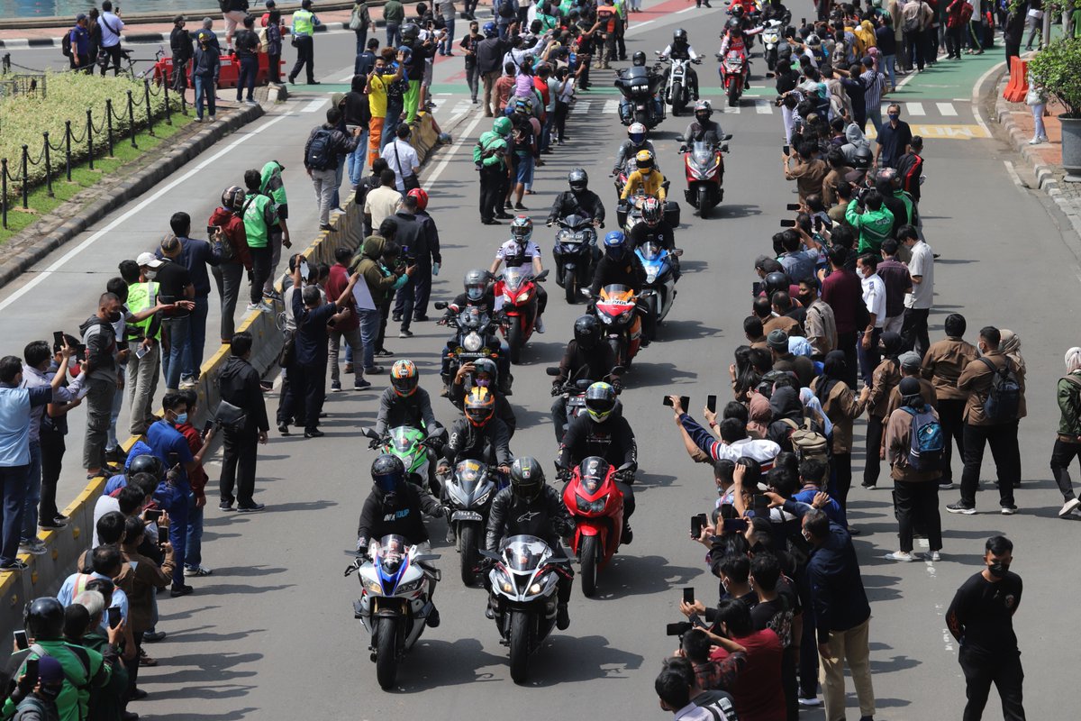 SinhaVikram's tweet photo. Feeling the excitement of MotoGP Mandalika as the parade in Jakarta passed our head office. IOH network and services are ready to support the event! https://t.co/SkftB58O9P
