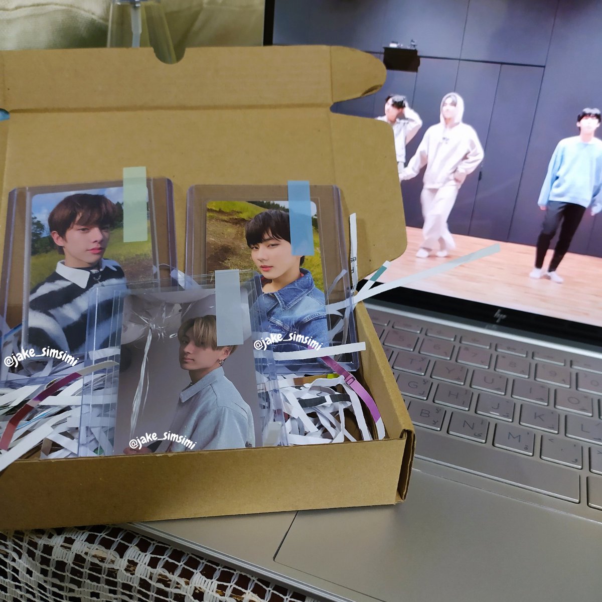 jake_simsimi's tweet photo. jay balloon haver so mucccchhh! 😭😭 thank you po @shfolder  for letting me adopt these pcs and for the secured packaging, they arrived safely! <333 #skyproofs https://t.co/GWpV9xPLll