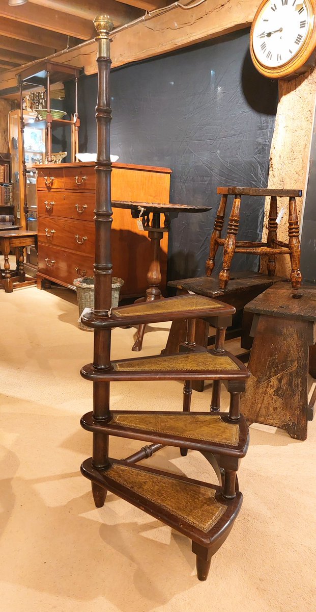 eversleybarn's tweet image. #oakcoffer #librarysteps #carvedoaksidetable #judismithantiques #eversleybarnantiques