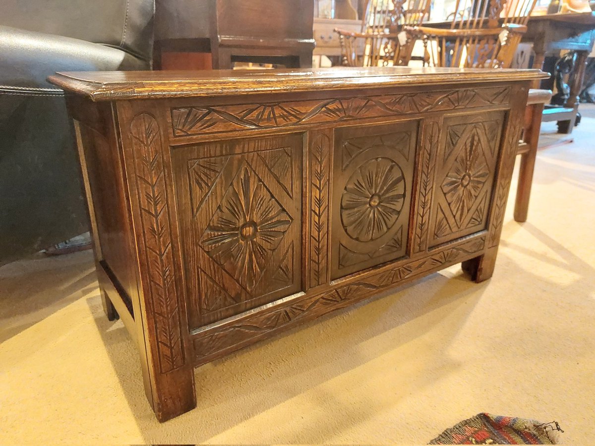 eversleybarn's tweet image. #oakcoffer #librarysteps #carvedoaksidetable #judismithantiques #eversleybarnantiques