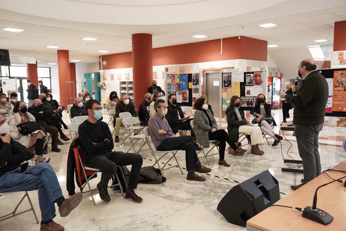 Han sido 10 días de campaña electoral muy intensa para tratar de convertirme en rector de mi #universidad, la <a href="/UVa_es/">Gabinete de Comunicación Universidad de Valladolid</a>. Para el cierre de campaña he elegido la <a href="/FyL_UVa/">Filosofía y Letras, Universidad de Valladolid</a> y he escuchado con atención todas las propuestas que me habéis formulado
#centradosenloqueimporta #jrgonzalezuva