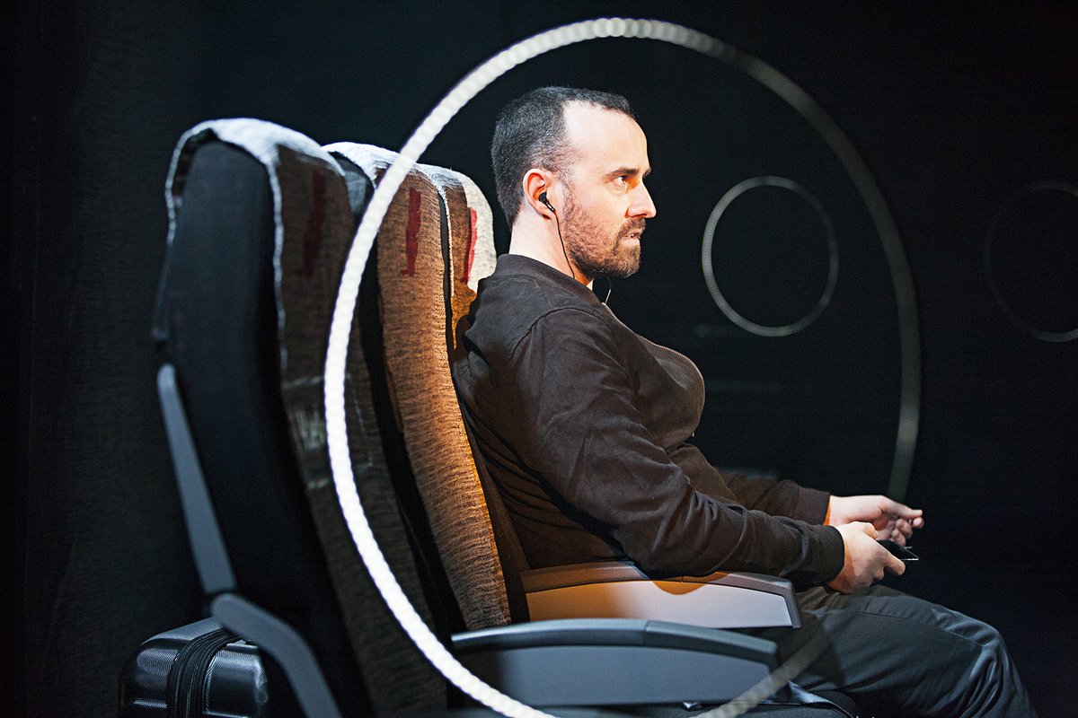 🔴 '(...)Que termine de una vez esta sinrazón, al tiempo que acaba nuestro vuelo, que el lenguaje sea una sonrisa, no un desprecio(...)' #AndBreatheNormally vía <a href="/albertomorate/">ALBERTO MORATE</a> 👉 desdemibutaca.com/2022/03/10/las…

DOS ÚLTIMAS FUNCIONES ‼️ 

Hoy y mañana a las 20h en #Nave73