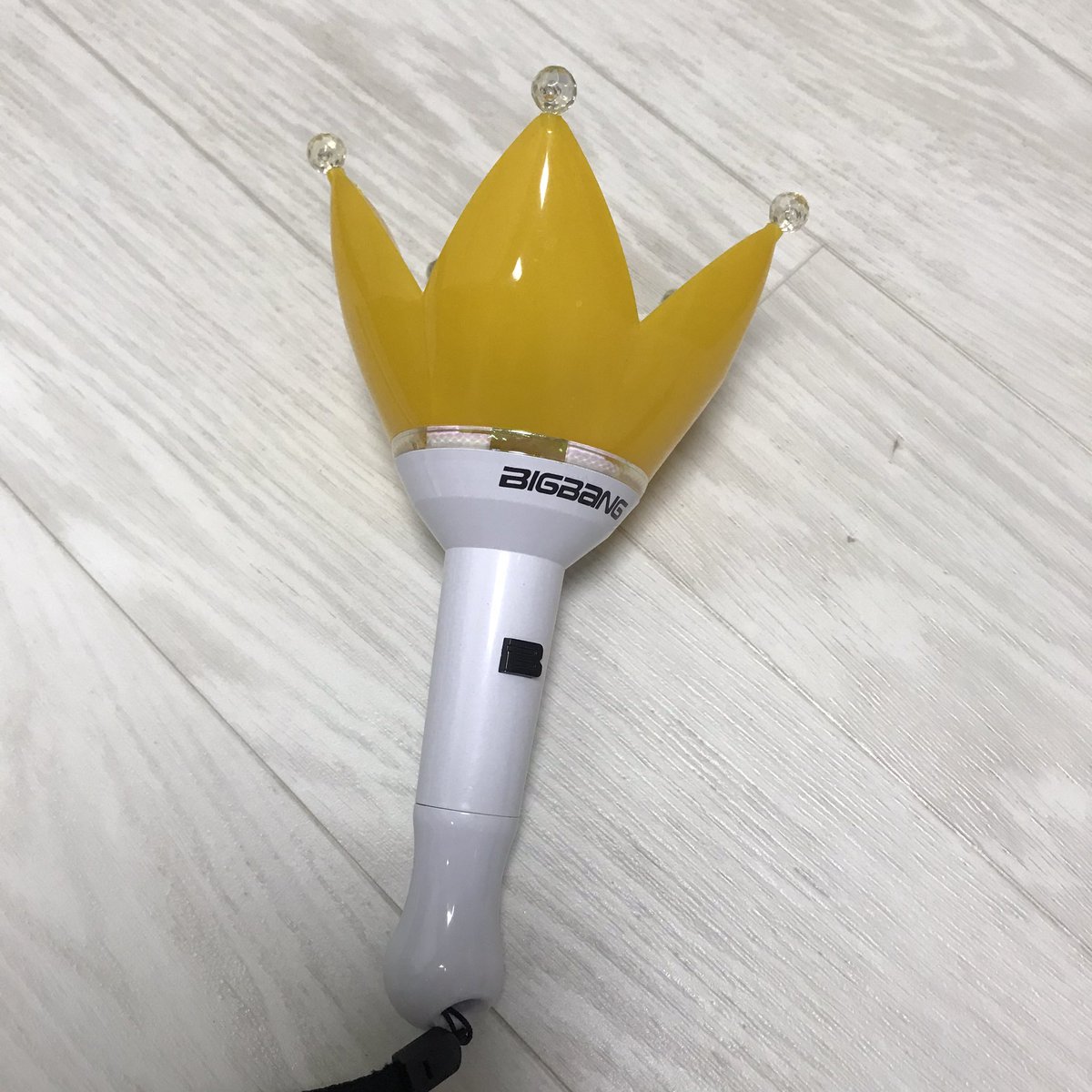 postvip06's tweet photo. ⭐️ 빅뱅 공식 응원�� 뱅봉 ver3

5,000원 (택배비 별도)

빅뱅 지드래곤 지디 권지용 지용 탑 최승현 태양 동영배 영배 강대성 대성 승리 굿즈 거래 양도 bigbang gd gdragon top taeyang daesung seungri VI photocard https://t.co/LXnmQ8E5YJ
