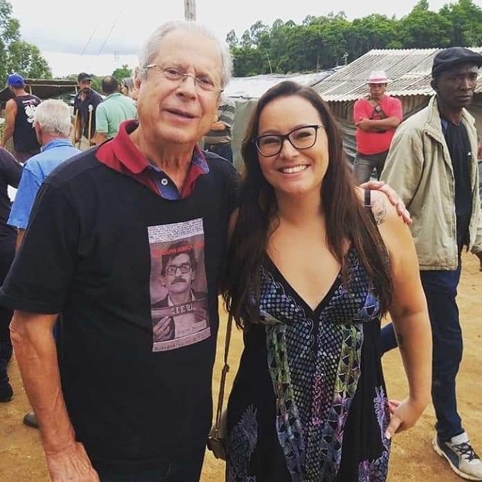 Caroline Barros 🚩 (@calubarros13) on Twitter photo Feliz aniversário para nosso querido comandante <a href="/ZeDirceu_/">Zé Dirceu</a> 
❤⭐🚩 Feliz aniversário para nosso querido comandante <a href="/ZeDirceu_/">Zé Dirceu</a> 
❤⭐🚩