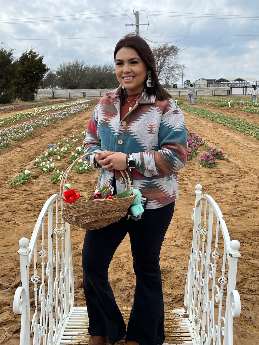 luispozos_23's tweet photo. Texas Tulips with LOML ! 😘 https://t.co/CKccislsMc