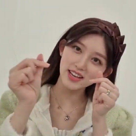 gaeulzip's tweet photo. please be strong and take care of yourself well, our best girl/unnie :( we will pray for your fast recovery and we'll just be here. get well soon, gaeul 💛

#GAEUL #가을 #IVE #아이브 https://t.co/jIz1KlNQF1
