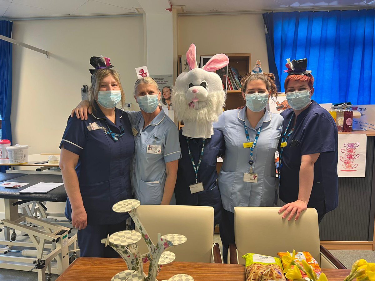Mad Hatter Tea Party 🥳 🎩 🫖 
Well done to the Stroke Unit staff - always going the extra mile 🏃‍♀️ #weareallmadhere #teamstroke @clairem27698288 @EmptageMichelle @LisaKer77097770 @MedicineCSU