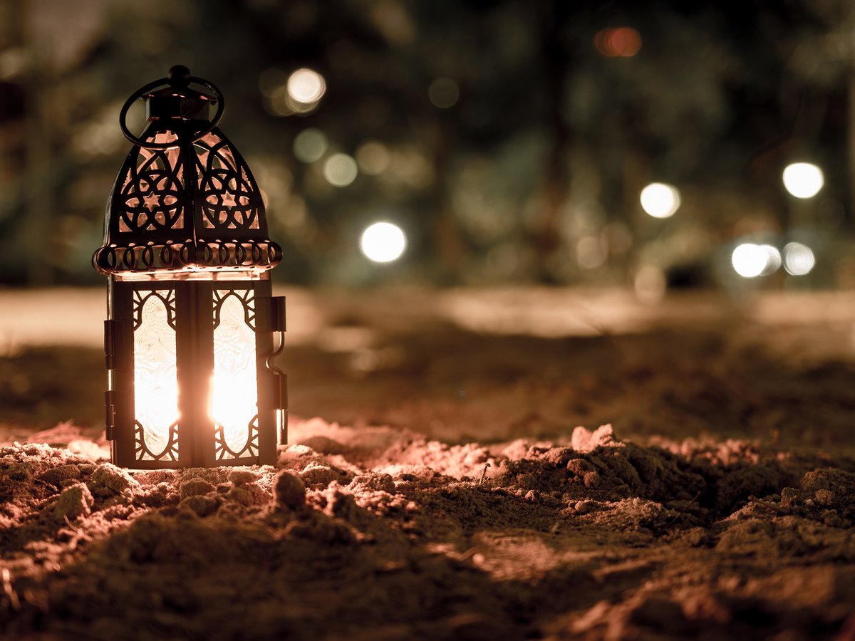 IC_DarAlHijra's tweet photo. انغمس بالأجواء الرمضانية في فندق دار الهجرة إنتركونتيننتال المدينة 
ع��وضنا الرمضانية الفريدة هي خيارك الأفضل للاحتفال بهذه المناسبة على مقربة من المسجد النبوي ، وخيارات وجبات رمضانية لذيذة.
لمزيد من المعلومات والحجز ، يرجى الاتصال 00966145137800 تحويلة 1792

#Ramadan2022 #Madinah https://t.co/uu9eeLNUIG