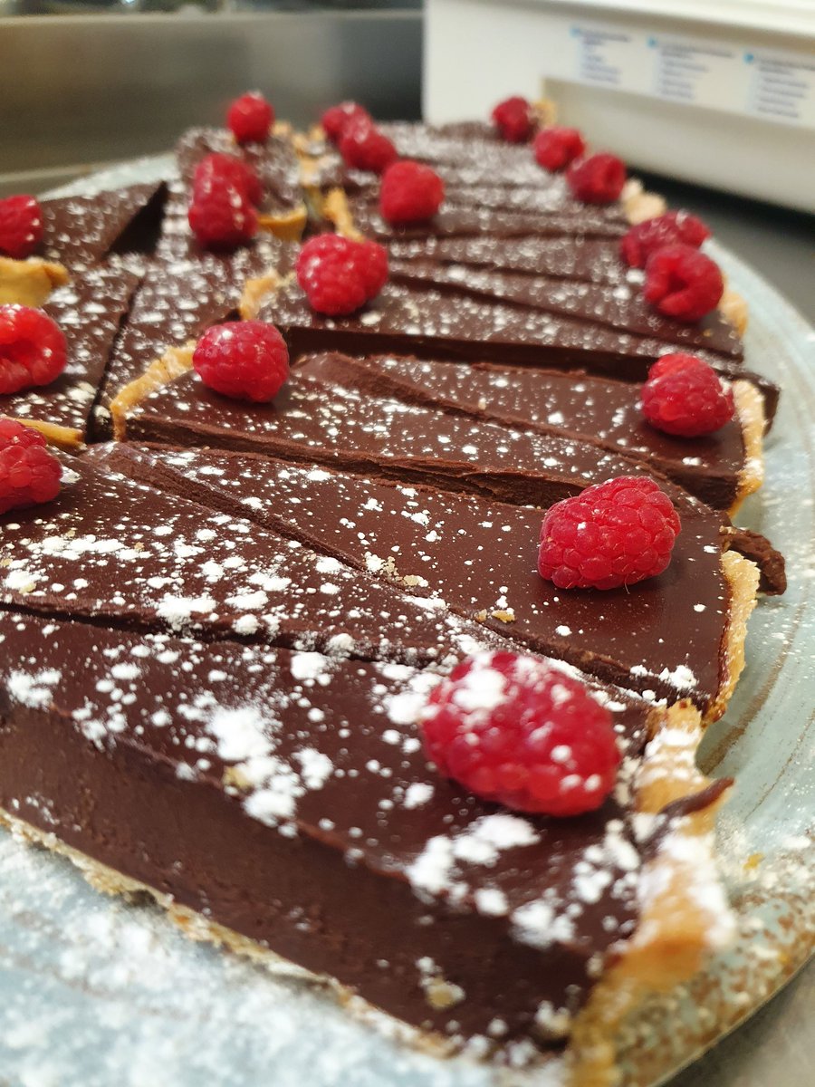 WellyCatering's tweet photo. Dessert for boarders supper Torte de la noona @wellingtonsch1 https://t.co/DpuFqL3wkV