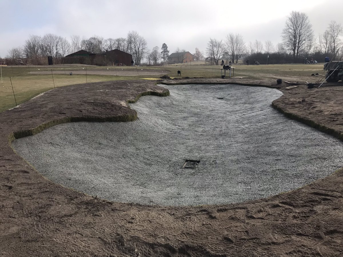 madsand39505702's tweet photo. New practice bunker almost complete ⛳️ great in house job by the staff 👌🏻 Today an easy and fast installation of #capillaryconcrete 125 m2 done in 90 minutes https://t.co/NWBVHgdLdh