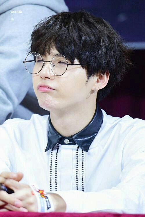 SugaStanner's tweet photo. Meow potter

#minyoongi #YOONGI #SUGA #agustd #MEOW #BTSSUGA #BTS https://t.co/fLBaiARBYI