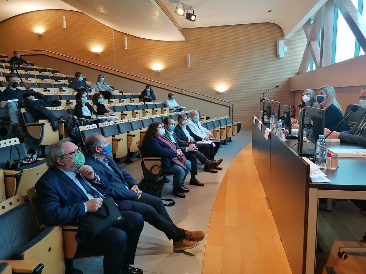 Patgompic's tweet photo. El Foro de #SaludMental celebrado hoy en Son Espases es un encuentro necesario para compartir y debatir cuál es la mirada que ejercemos sobre los pacientes y sobre el sistema sanitario en su conjunto. https://t.co/D79mEth8Mv