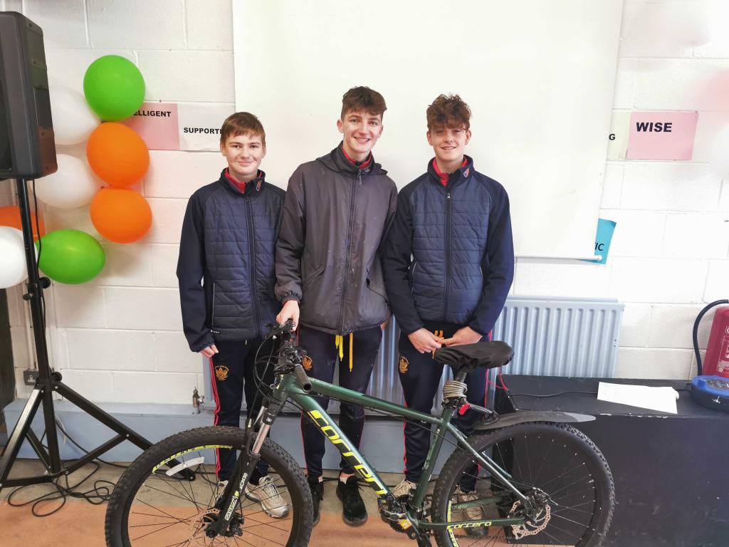 StFintansHS's tweet photo. Well done to our two TY businesses who have made it to the final or the Fingal Enterprise Awards next Monday the 21st.
Tirim Covers: Daniel Stapleton, Ronan Dunne and Fiachra Farrelly.
KCC: Peter Molloy, Stephen Cassidy, Kilian Goldbeck and Liam Ó Maonaigh
#fingalsep #realnation https://t.co/TVsNBtrodG