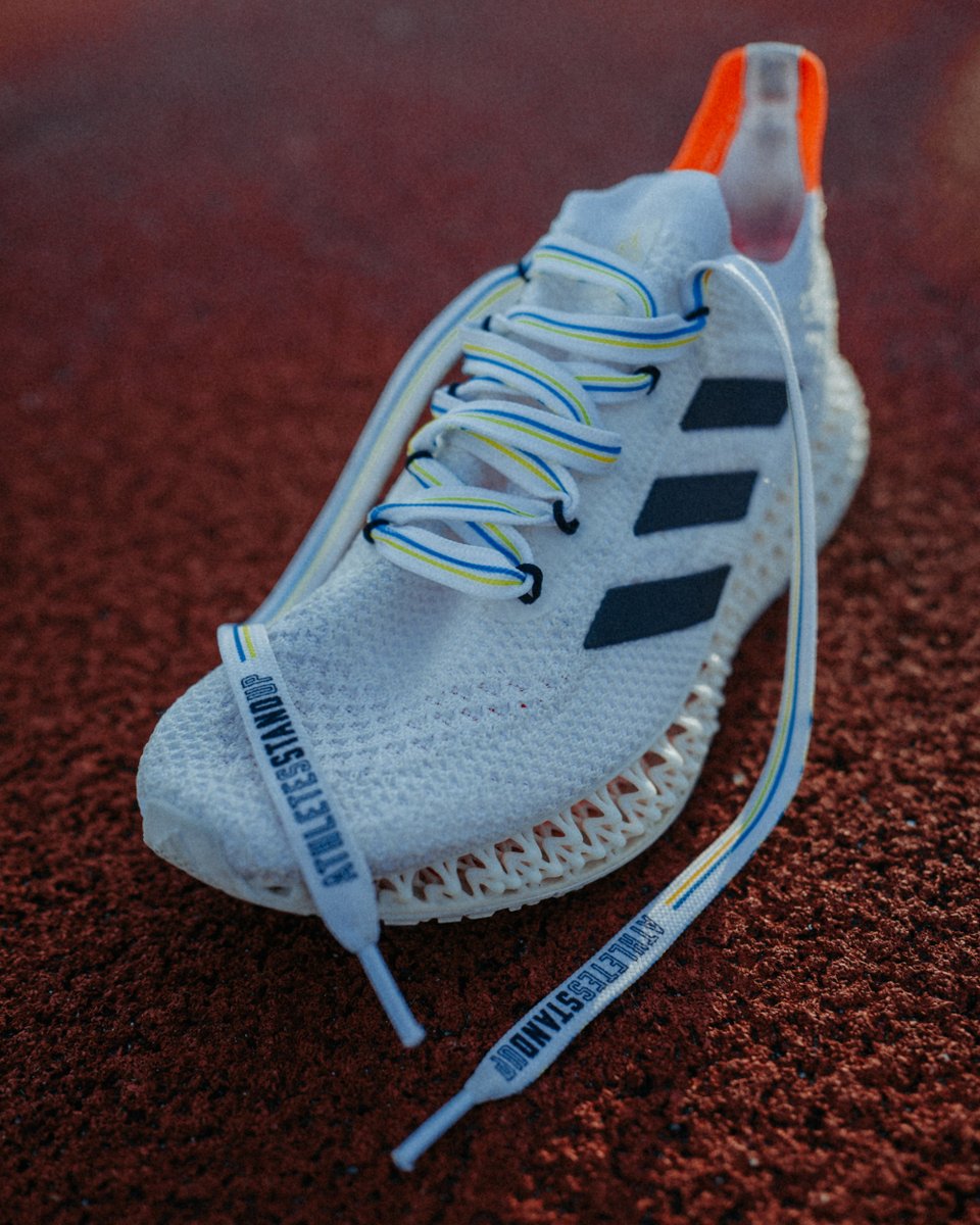 Als wir die Bilder aus der Ukraine gesehen haben, war uns bei <a href="/Apollo_18/">18 APOLLO</a> klar, dass wir handeln wollen &amp; etwas machen müssen. Innerhalb von wenigen Tagen haben wir #AthletesStandUp auf die Beine gestellt und möchten jetzt mit vielen tollen Partnern die Kraft des Sports nutzen. 💪