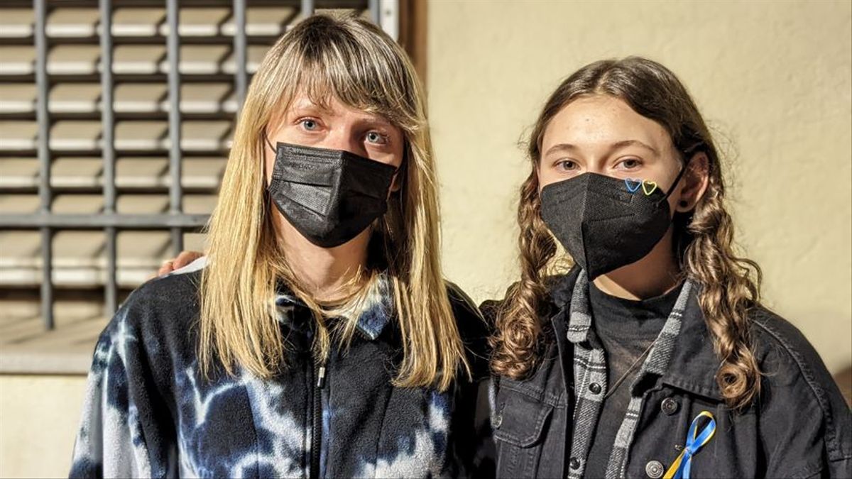 desalambre's tweet image. Marta, de 16 años, viajó de Leópolis a Madrid para refugiarse de la guerra con su hermana mayor. Sigue con sus clases online para preparar sus pruebas de acceso a la Universidad y ser informática eldiario.es/desalambre/ado…