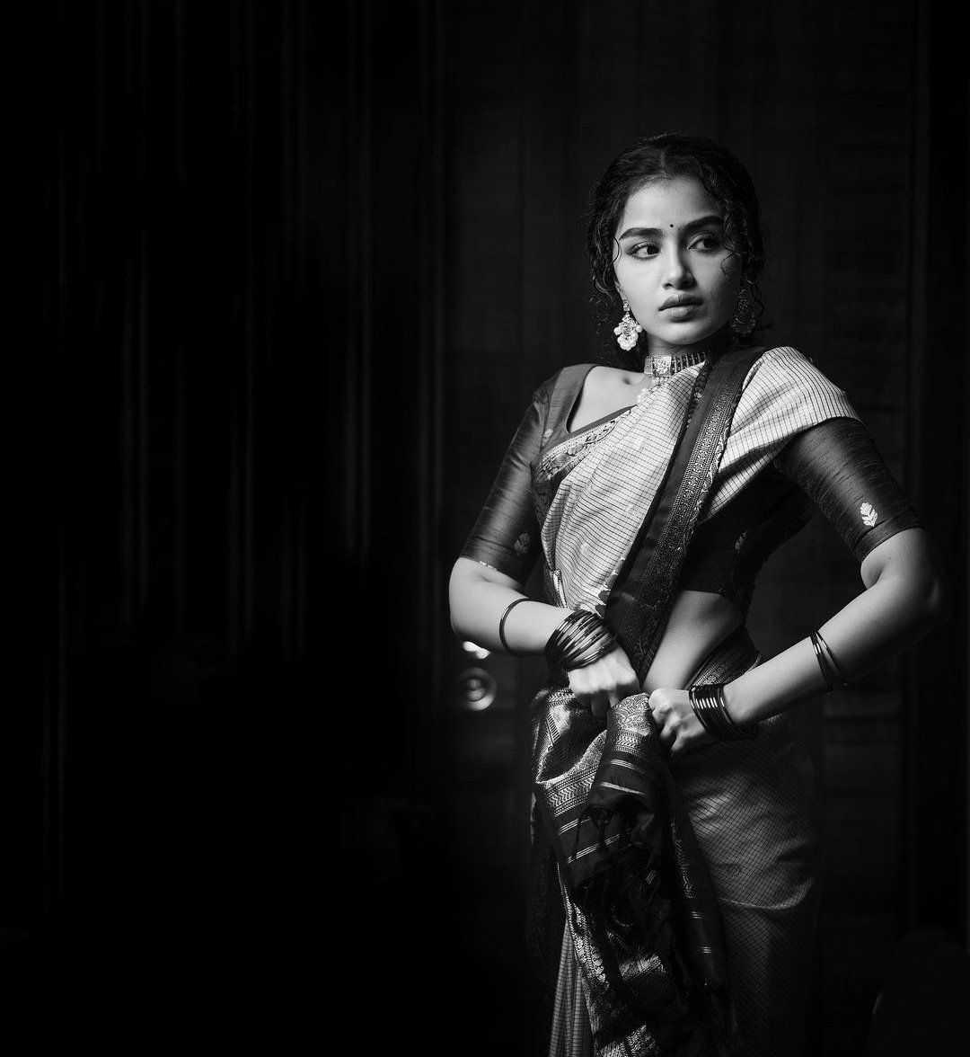 AnupamaQueen's tweet photo. Traditional Beauty 🔥❤🙏🏻

No One Can Match Her In Saree 👌🏻

Beauty Queen @anupamahere Mam ❤👑

#AnupamaParameswaran #AnupamaDevotee #LoveAnupama https://t.co/dwcYtVob1Q