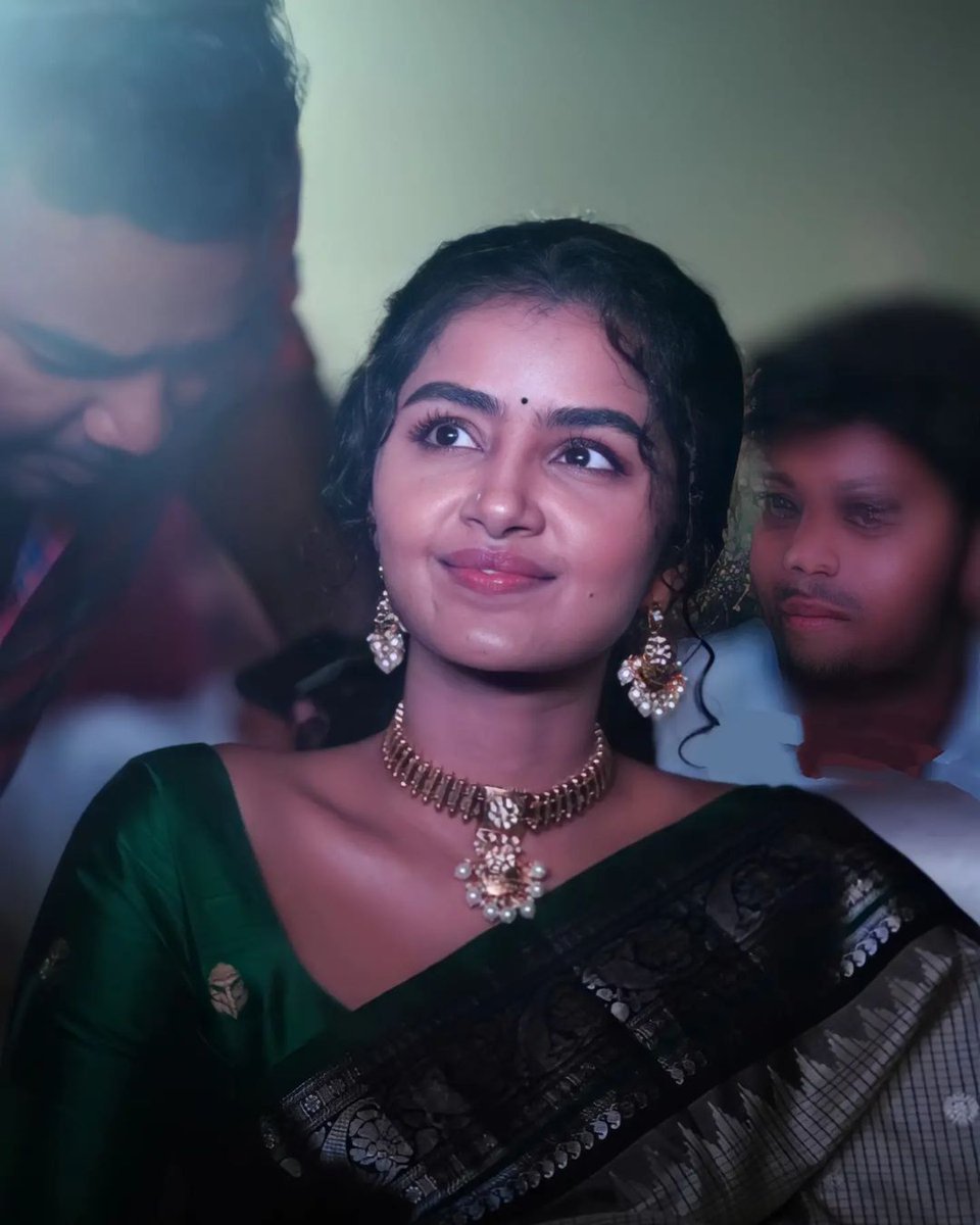 AnupamaQueen's tweet photo. Traditional Beauty 🔥❤🙏🏻

No One Can Match Her In Saree 👌🏻

Beauty Queen @anupamahere Mam ❤👑

#AnupamaParameswaran #AnupamaDevotee #LoveAnupama https://t.co/dwcYtVob1Q