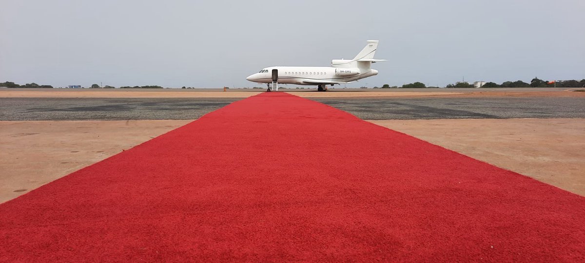 HarmonyJets's tweet image. The Falcon 900 rolled out the red carpet during a presidential flight. ❤️✨

#VIPflight #Privatejet #Falcon900 #Dassaultfalcon #Harmonyjets #Pilots #Redcarpet