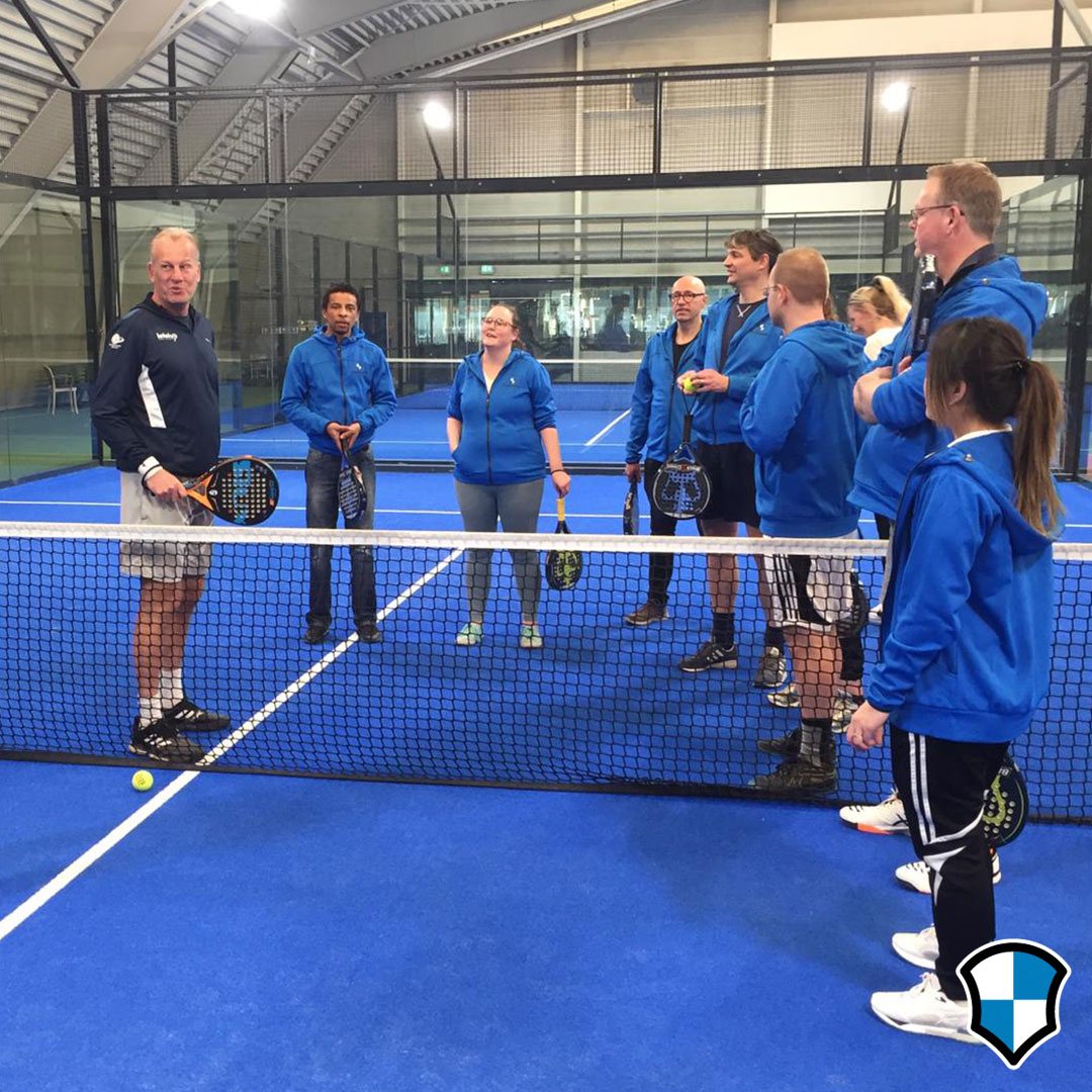 Aan sportiviteit geen gebrek... Onze Public collega's gingen met elkaar de padelbaan op! Één van de favoriete sporten van onze Frans Stultiens. Onder leiding van trainer Bart Lefel was het een geslaagde middag!