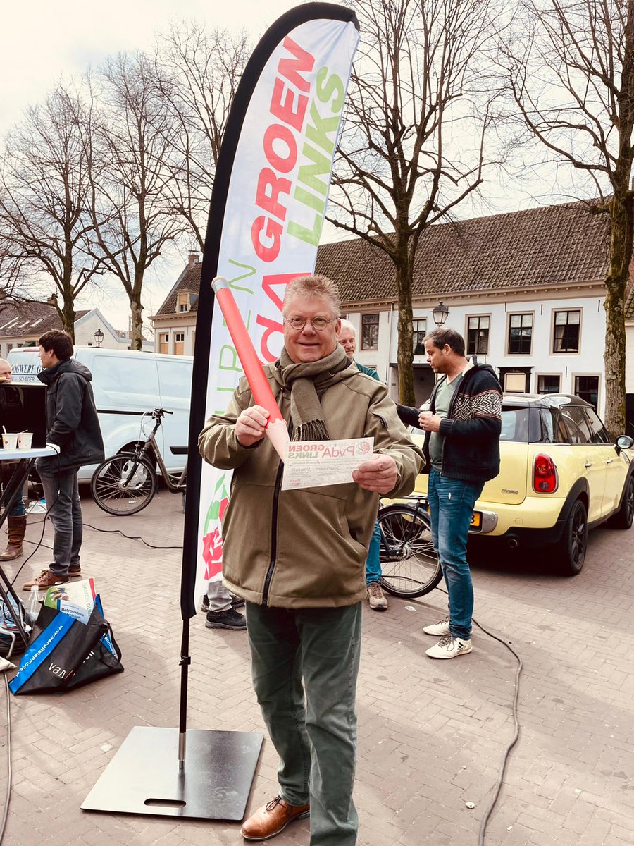 Het stemadvies van voorzitter van de afdeling <a href="/pvdaburen/">PvdA Buren</a> Mark Hofman <a href="/mhoburen/">Mark Hofman</a> luidt:
"Maak gebruik van je stemrecht. Laten we blij zijn dat we hier democratie hebben. Het kan tot 21:00 uur vanavond. Laat je stem horen!"