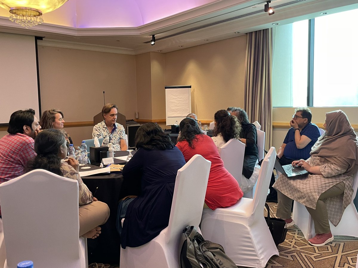 Ozyque's tweet image. The community engagement and Theatre of the Oppressed group brainstorming on this years goals @PeoplesPalaceUK @QMULSocialPsych @IRDGlobal @SRFmentalhealth #EVAM #IRC @PiecesResearch