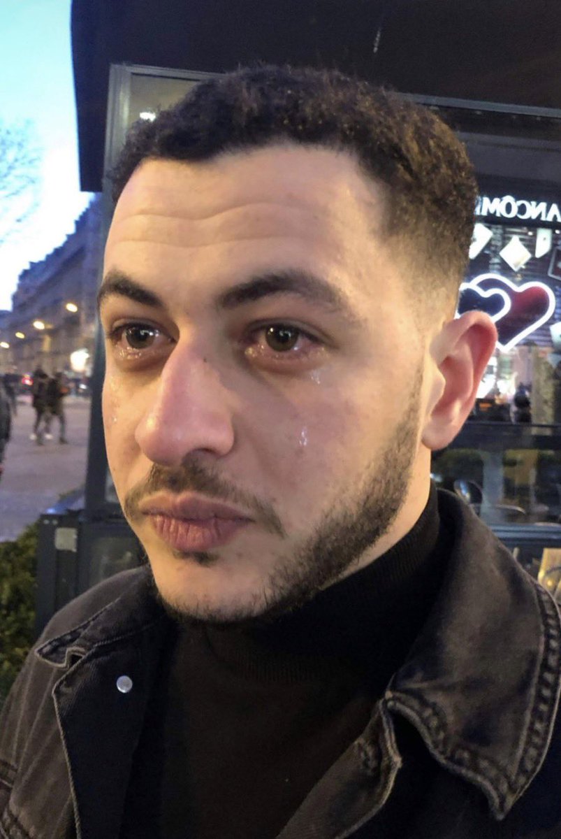 enairoooo's tweet photo. zemmour quand il a vue que c'était du sable arabe sur sa voiture : https://t.co/n5a84rgmrU