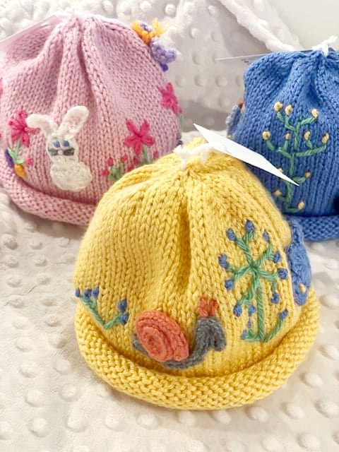 We love local❤️
These locally knitted hats are always a fav & make fab gifts ! 
We have knitted #childrensweaters as well ! 
All knitted by local knitters in our community

#visitmahonebay #madeinnovascotia #novascotiagiftstore #mahonebay #knittedhats #knittedkidshats #handknit