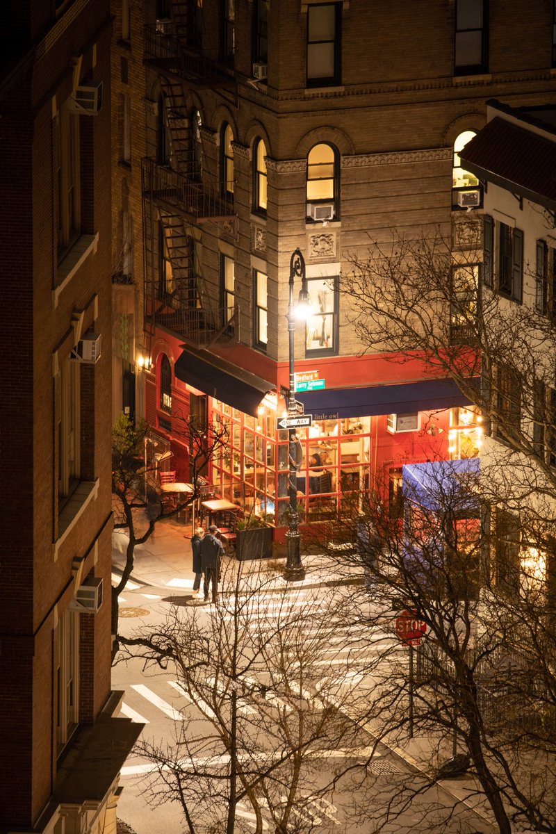 maximusupinNYc's tweet photo. Little Owl, Bedford and Grove St #NYC https://t.co/y9BFfzFhfA
