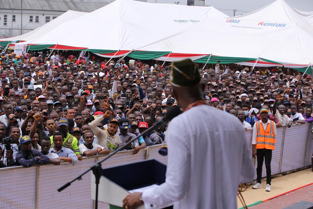 Onofiok4govnor's tweet photo. Leveraging our infrastructural development and active youthful population to create jobs and provide visionary and selfless leadership to consolidate on the gains of past and present administrations.
#OnofiokLukeDeclares https://t.co/bepWwtm3Z7
