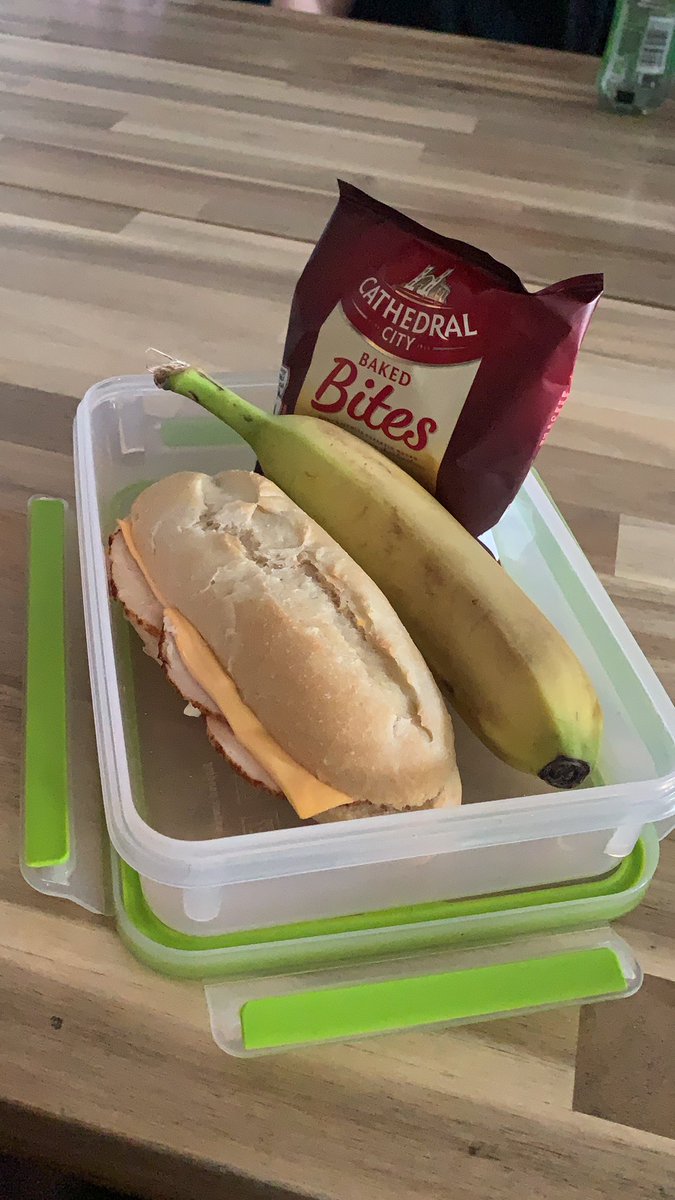 ChitChat_Weekly's tweet image. Bev’s Lunch Today! Hope no one steals it! #yum #GetOutOfMySarnie #buttyburglar 
- Cheryl 😘