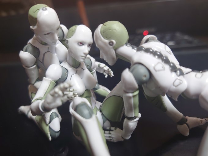 ああ、お客様いけません!
『東亜重工製 合成人間(女型)』は素晴らしいですが、2体で充分、2体で充分ですから!!
それ以上はお客様の性癖が……っ!! 