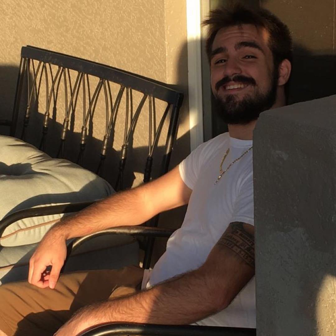 Who am I? Just a guy that streams to make others have a place to come to: vibe, chat some funny business, not feel so alone, but mostly, feel like they got a place to come to after a rough day. I am Logan. TheDreamingMan.
#smallstreamer #SupportSmallStreamers