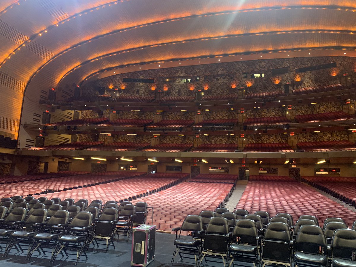 yeebsey's tweet photo. Sometimes you do the small NY show
Other times you do the big radio city NY show
Both are banging https://t.co/FV6sZtHq1L